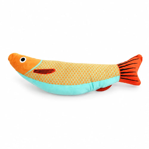 Poisson en peluche pour chat — fond blanc