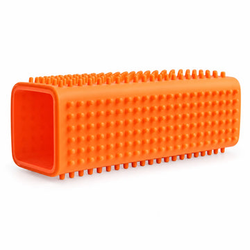 Brosse creuse ramasse-poils pour textiles — fond blanc