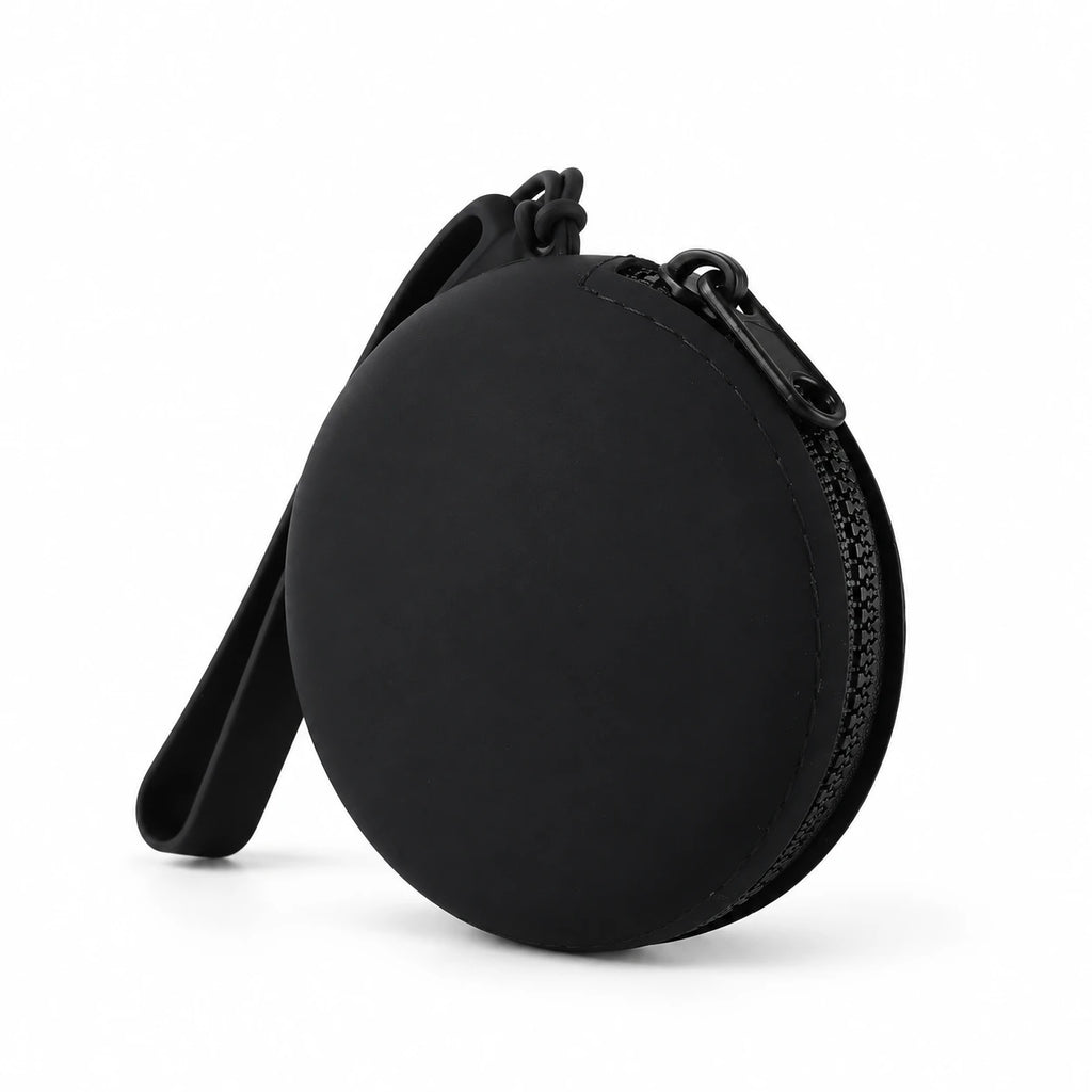 Pochette à friandises ronde en silicone pour chien — fond blanc