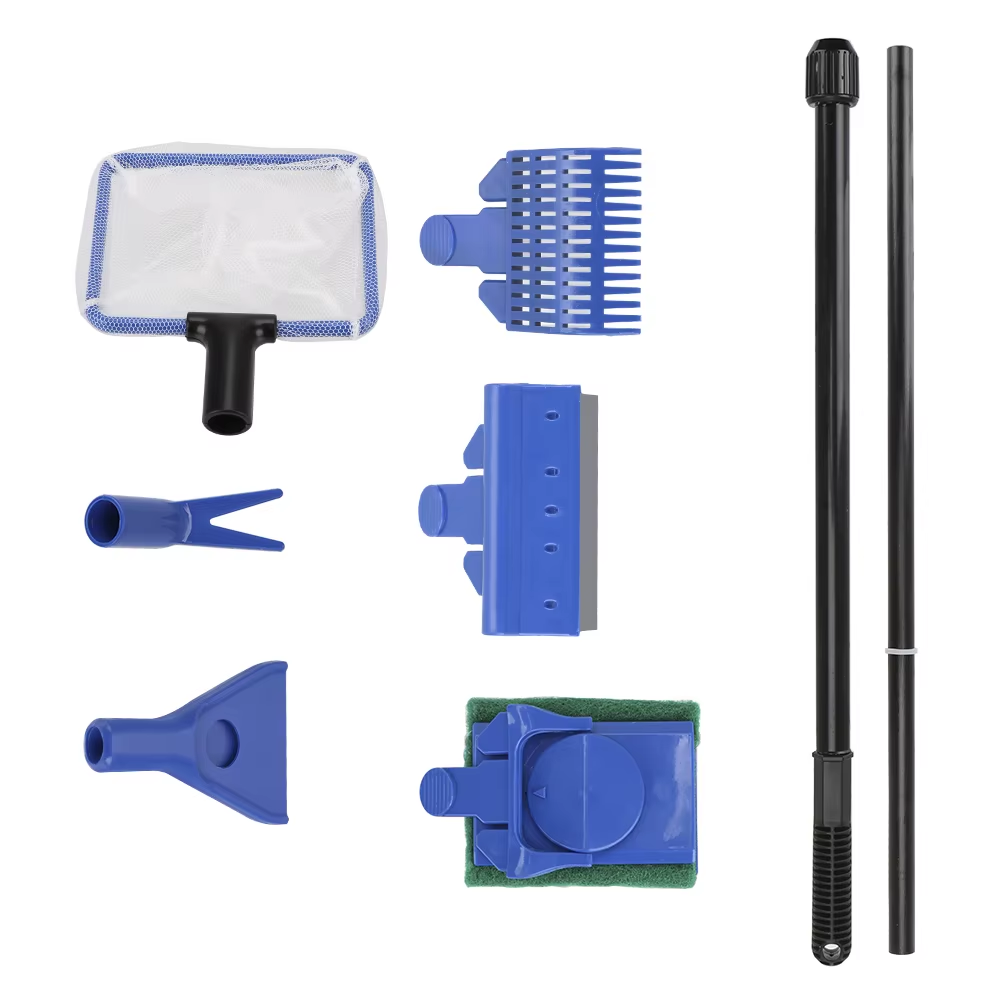 Kit de nettoyage pour aquarium : manche et accessoires sur fond blanc
