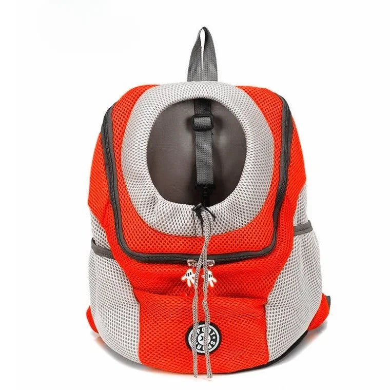 Sac de transport rouge pour petit chien et chat sur fond blanc