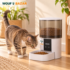Distributeur blanc classique 4 L avec chat, mise en scène WOUF BAZAR — logo intégré sur la façade
