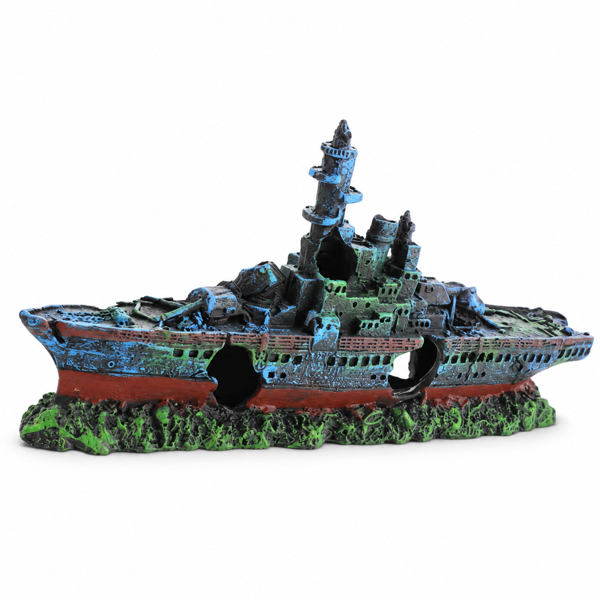 Épave de bateau décorative pour aquarium sur fond blanc